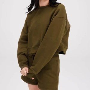 Girlfriend Collective 50/50 Cropped Sweatshirt in Forest, Small